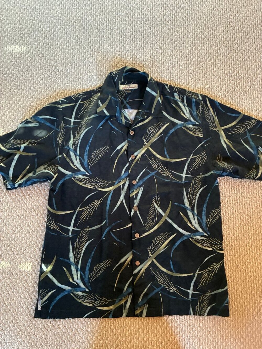 Tommy Bahama 100% Silk Short Sleeve Tropical Hawaiian Shirt Medium Aloha Cruise